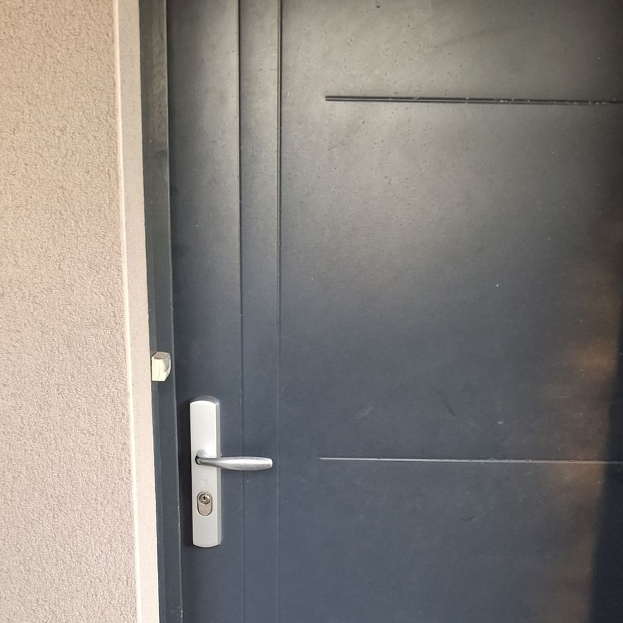 Porte remise en état après une ouverture